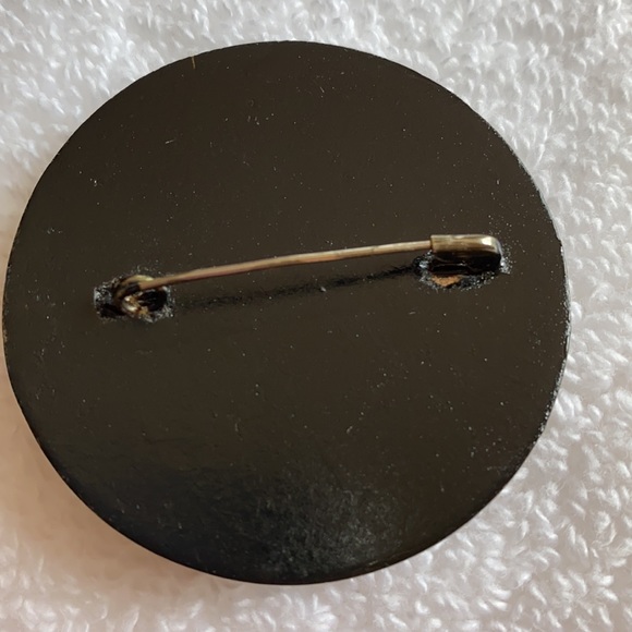 Russian hand painted wooden pins/brooch (set of 2) - Picture 6 of 6